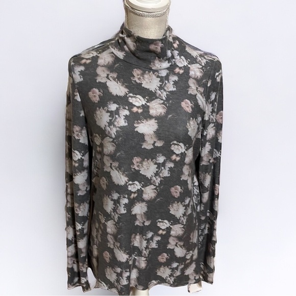 Chasor mock turtle neck, long sleeve tee, size med., - Picture 2 of 5